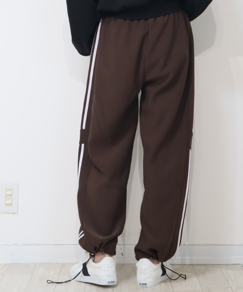 DISKEEN SURE(ディスキーンシュアー)の「今期大本命のトラックパンツ!サイドライン入りジャージタッチワイドパンツ(その他パンツ・レディース・キャメル/ブラック/ブラウン/グレー・FREE)」の12枚目の写真