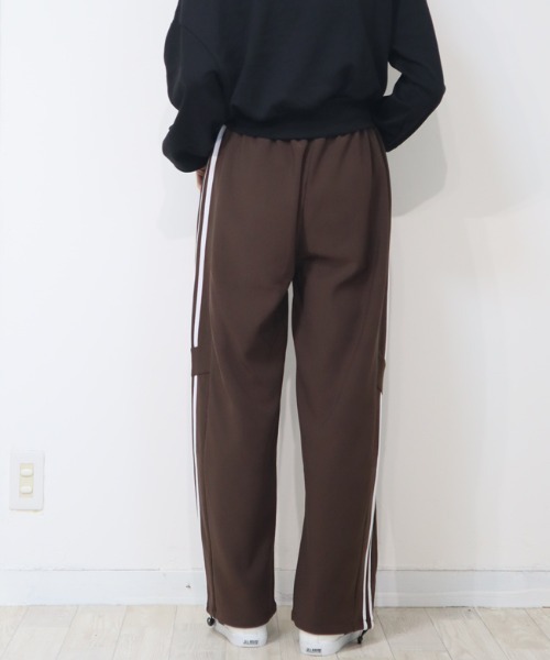 DISKEEN SURE(ディスキーンシュアー)の「今期大本命のトラックパンツ!サイドライン入りジャージタッチワイドパンツ(その他パンツ・レディース・キャメル/ブラック/ブラウン/グレー・FREE)」の17枚目の写真