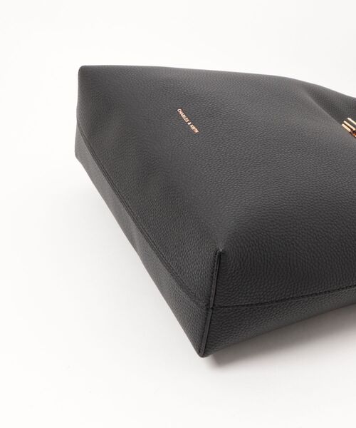 CHARLES & KEITH（チャールズ & キース）の「Chance チャンス ターンロック ホーボーバッグ（ショルダーバッグ・レディース・チョコ/ブラック・L）」の14枚目の写真