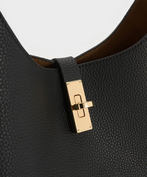 CHARLES & KEITH（チャールズ & キース）の「Chance チャンス ターンロック ホーボーバッグ（ショルダーバッグ・レディース・チョコ/ブラック・L）」の12枚目の写真
