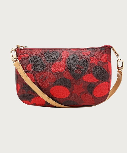 APEE BY A BATHING APE（エイピーバイアベイシングエイプ）の「APEE CAMO PU MINI POCHETTE（ショルダーバッグ・レディース・レッド/ピンク/ブルー・FREE）」の3枚目の写真