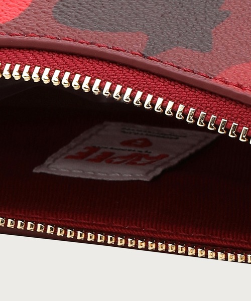 APEE BY A BATHING APE（エイピーバイアベイシングエイプ）の「APEE CAMO PU MINI POCHETTE（ショルダーバッグ・レディース・レッド/ピンク/ブルー・FREE）」の7枚目の写真