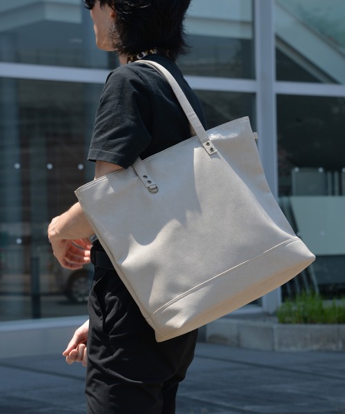 Rename（リネーム）の「Rename スクエア ビッグ トートバッグ A4収納可能（トートバッグ・メンズ・ブラック系その他/ブラウン系その他2/ターコイズブルー/モカ/ネイビー/ブルー系その他/ブラック/ブラウン系その他/ブルー系その他2/ブラウン/モスグリーン/キャメル/ダークブラウン/カーキ/グリーン系その他/グレー系その他/グレー系その他2/ブルー系その他3/ブルー系その他4/グレー/トリコロール/ブラック×ホワイト/グレイッシュベージュ/ブラウン系その他3/ベージュ×ブラック/ブラック×グレー/グレー系その他3・FREE）」の15枚目の写真