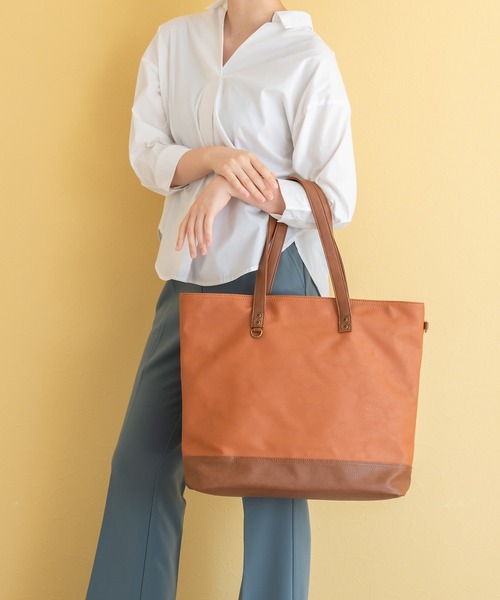 Rename（リネーム）の「Rename スクエア ビッグ トートバッグ A4収納可能（トートバッグ・メンズ・ブラック系その他/ブラウン系その他2/ターコイズブルー/モカ/ネイビー/ブルー系その他/ブラック/ブラウン系その他/ブルー系その他2/ブラウン/モスグリーン/キャメル/ダークブラウン/カーキ/グリーン系その他/グレー系その他/グレー系その他2/ブルー系その他3/ブルー系その他4/グレー/トリコロール/ブラック×ホワイト/グレイッシュベージュ/ブラウン系その他3/ベージュ×ブラック/ブラック×グレー/グレー系その他3・FREE）」の14枚目の写真