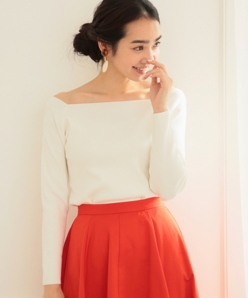 A part by（アパートバイ）の「12GRPソウバリスクエア8S　 744606（ニット/セーター・レディース・ブラック系その他/ブルー/ホワイト/レッド/レッド系その他/ブラック・MEDIUM/LARGE）」の2枚目の写真