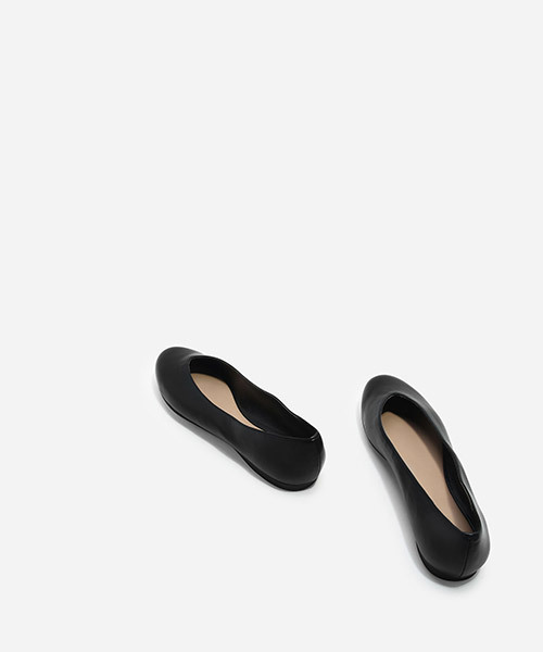 CHARLES & KEITH（チャールズ & キース）の「Vパンプス / V PUMPS（バレエシューズ・レディース・グレー/バーガンディー/ブラック・23cm/23.5cm/24cm/22.5cm/25cm）」の7枚目の写真