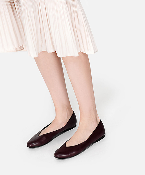 CHARLES & KEITH（チャールズ & キース）の「Vパンプス / V PUMPS（バレエシューズ・レディース・グレー/バーガンディー/ブラック・23cm/23.5cm/24cm/22.5cm/25cm）」の10枚目の写真