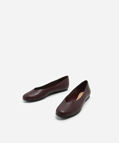 CHARLES & KEITH（チャールズ & キース）の「Vパンプス / V PUMPS（バレエシューズ・レディース・グレー/バーガンディー/ブラック・23cm/23.5cm/24cm/22.5cm/25cm）」の11枚目の写真