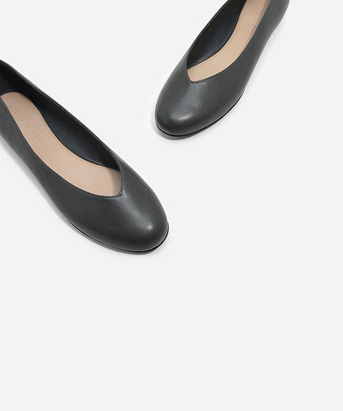 CHARLES & KEITH（チャールズ & キース）の「Vパンプス / V PUMPS（バレエシューズ・レディース・グレー/バーガンディー/ブラック・23cm/23.5cm/24cm/22.5cm/25cm）」の17枚目の写真