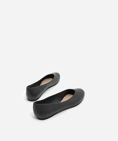 CHARLES & KEITH（チャールズ & キース）の「Vパンプス / V PUMPS（バレエシューズ・レディース・グレー/バーガンディー/ブラック・23cm/23.5cm/24cm/22.5cm/25cm）」の19枚目の写真