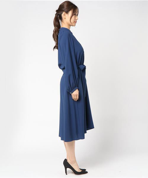 HELIOPOLE(エリオポール)の「バンドカラーワンピース(ワンピース・レディース・ダークグリーン/ダークブルー/キャメル・38)」の6枚目の写真