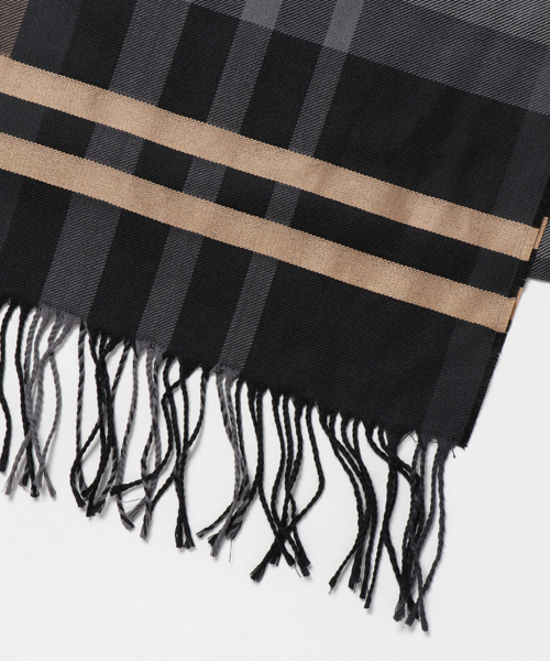 RAMUDA（ラムダ）の「ウールシルク　ビックチェックマフラー（マフラー・メンズ・グレー/ブラック・ﾌﾘ-）」の3枚目の写真