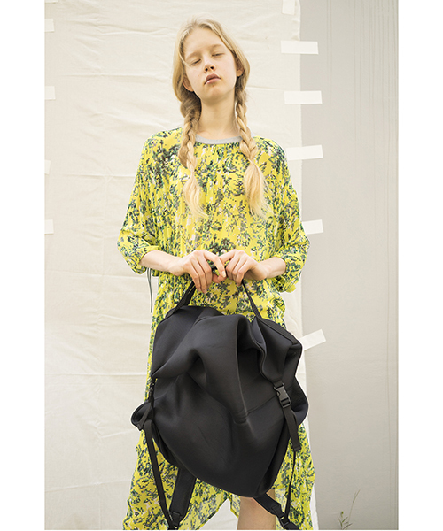 ZUCCa（ズッカ）の「ダブルラッセルバッグ（バックパック/リュック・レディース・ホワイト/ブラック/ブルー・FREE）」の4枚目の写真