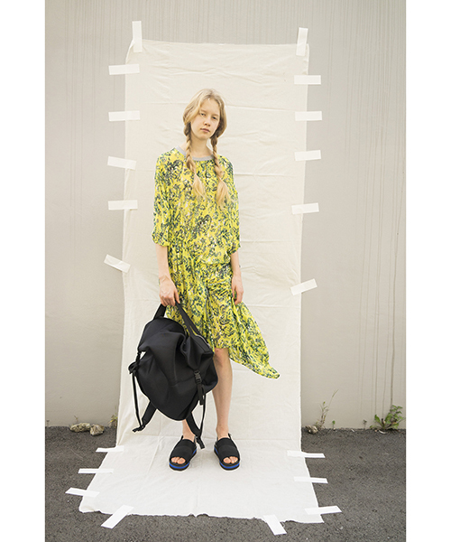 ZUCCa（ズッカ）の「ダブルラッセルバッグ（バックパック/リュック・レディース・ホワイト/ブラック/ブルー・FREE）」の6枚目の写真