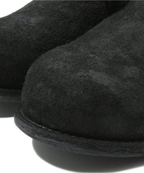 OURET(オーレット)の「OIL BACCHETTA SUEDE COMBI CHUKKA BOOTS(ブーツ・メンズ・ブラック/グレー系その他・41/42)」の7枚目の写真