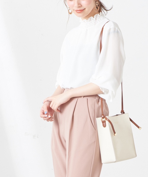 natural couture（ナチュラルクチュール）の「プチハイシャーリングブラウス（シャツ/ブラウス・レディース・ホワイト/ベージュ/ホワイト系その他/ブラック系その他/ピンク系その他・FREE）」の2枚目の写真