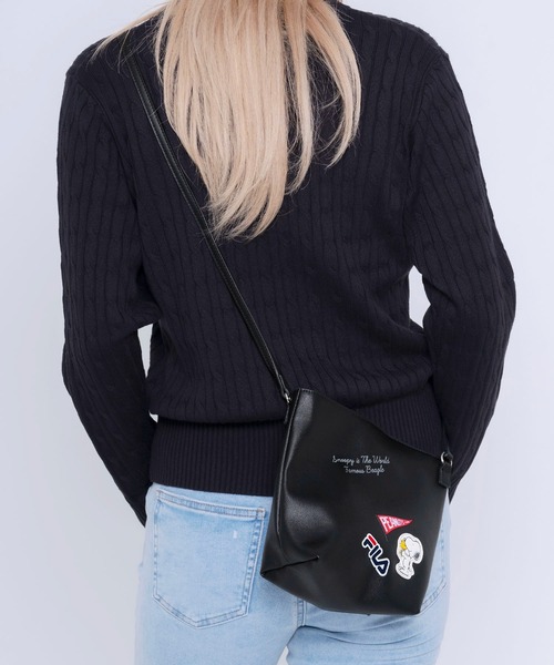 FILA（フィラ）の「FILA フィラ ×PEANUTS ピーナッツ SNOOPY スヌーピー コラボ スクエア ミニ ショルダーバッグ（トートバッグ・レディース・ホワイト/ブラック/ベージュ/ネイビー/ブラック系/ライトグレー/ブラウン・FREE）」の4枚目の写真