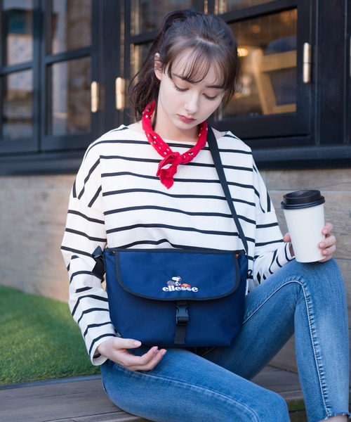 FILA（フィラ）の「FILA フィラ ×PEANUTS ピーナッツ SNOOPY スヌーピー コラボ スクエア ミニ ショルダーバッグ（トートバッグ・レディース・ホワイト/ブラック/ベージュ/ネイビー/ブラック系/ライトグレー/ブラウン・FREE）」の7枚目の写真