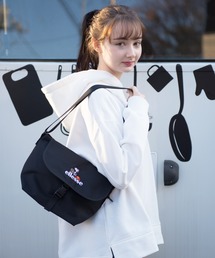 FILA フィラ ×PEANUTS ピーナッツ SNOOPY スヌーピー コラボ スクエア ミニ ショルダーバッグ