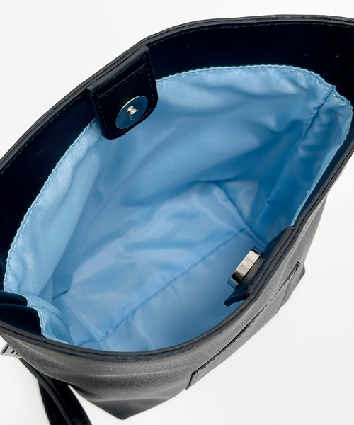 FILA（フィラ）の「FILA フィラ ×PEANUTS ピーナッツ SNOOPY スヌーピー コラボ スクエア ミニ ショルダーバッグ（トートバッグ・レディース・ホワイト/ブラック/ベージュ/ネイビー/ブラック系/ライトグレー/ブラウン・FREE）」の16枚目の写真