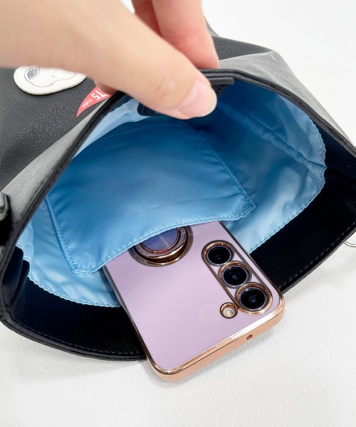 FILA（フィラ）の「FILA フィラ ×PEANUTS ピーナッツ SNOOPY スヌーピー コラボ スクエア ミニ ショルダーバッグ（トートバッグ・レディース・ホワイト/ブラック/ベージュ/ネイビー/ブラック系/ライトグレー/ブラウン・FREE）」の17枚目の写真