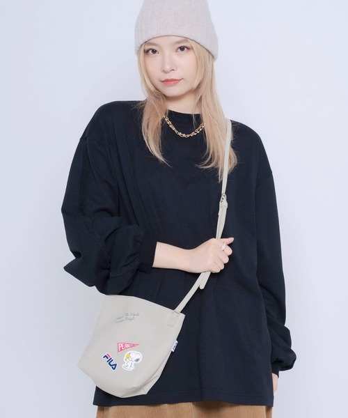 FILA（フィラ）の「FILA フィラ ×PEANUTS ピーナッツ SNOOPY スヌーピー コラボ スクエア ミニ ショルダーバッグ（トートバッグ・レディース・ホワイト/ブラック/ベージュ/ネイビー/ブラック系/ライトグレー/ブラウン・FREE）」の20枚目の写真