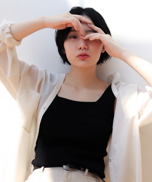 PAGEBOY(ページボーイ)の「シームレススクエアタンク(タンクトップ・レディース・オフホワイト/ブラック/グレイッシュベージュ/パープル/ダークブラウン/グリーン系その他/ブルー系その他5/モカ・FREE)」の17枚目の写真