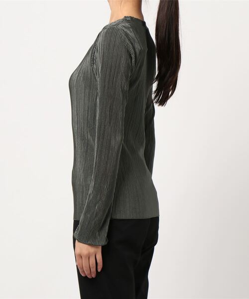 prose verse（プロズヴェール）の「《WEB限定》サテンプリーツ 長袖プルオーバー 袖メローリブブラウス ラウンドネック ミニプリーツブラウス（Tシャツ/カットソー・レディース・ブラック/カーキ/モカ/グレイッシュベージュ・ﾌﾘ-）」の5枚目の写真