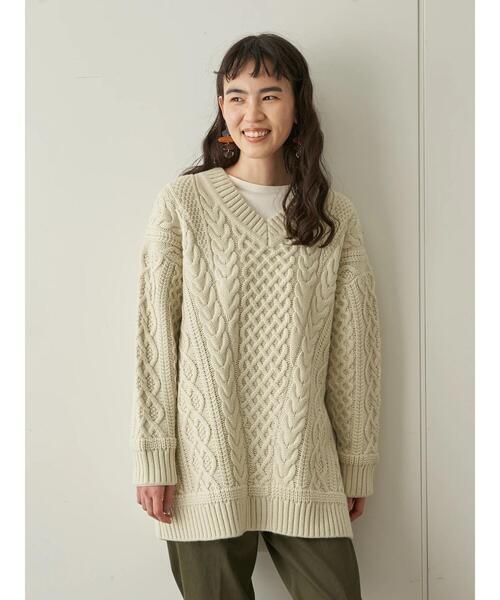 AMERICAN HOLIC（アメリカンホリック）の「チルデン斜めケーブルVネックニットチュニック  ＊〇（ニット/セーター・レディース・ベージュ/グレー/アイボリー/マルチ/ブラック・FREE）」の7枚目の写真