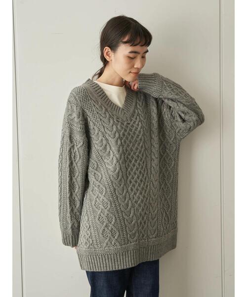 AMERICAN HOLIC（アメリカンホリック）の「チルデン斜めケーブルVネックニットチュニック  ＊〇（ニット/セーター・レディース・ベージュ/グレー/アイボリー/マルチ/ブラック・FREE）」の6枚目の写真