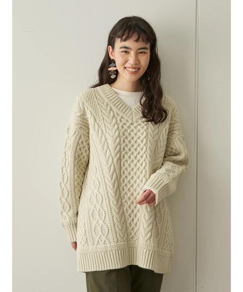 AMERICAN HOLIC（アメリカンホリック）の「チルデン斜めケーブルVネックニットチュニック  ＊〇（ニット/セーター・レディース・ベージュ/グレー/アイボリー/マルチ/ブラック・FREE）」の9枚目の写真