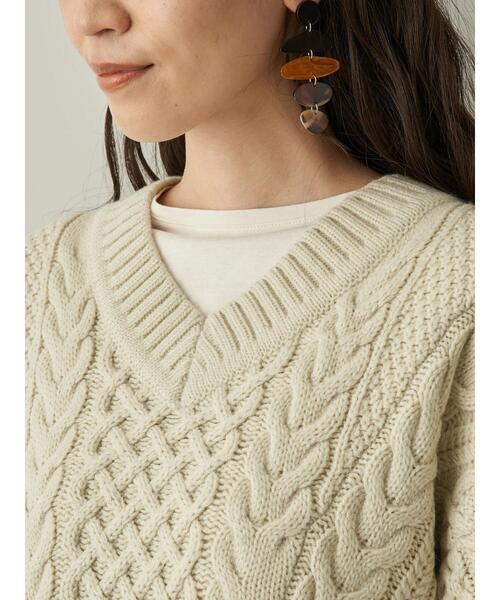 AMERICAN HOLIC（アメリカンホリック）の「チルデン斜めケーブルVネックニットチュニック  ＊〇（ニット/セーター・レディース・ベージュ/グレー/アイボリー/マルチ/ブラック・FREE）」の13枚目の写真