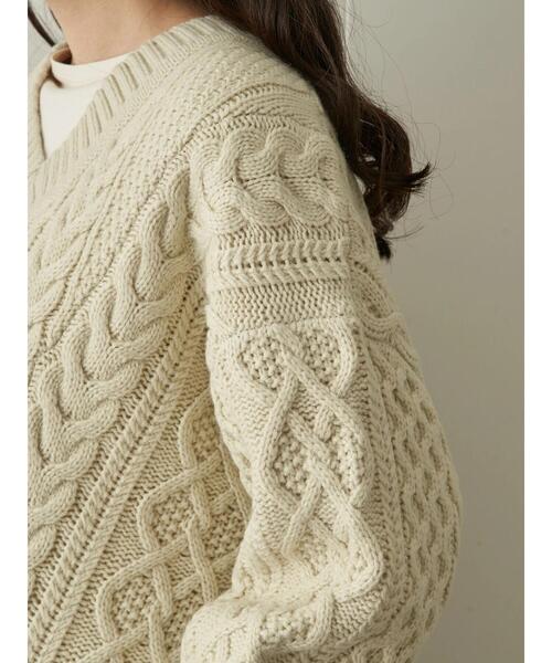 AMERICAN HOLIC（アメリカンホリック）の「チルデン斜めケーブルVネックニットチュニック  ＊〇（ニット/セーター・レディース・ベージュ/グレー/アイボリー/マルチ/ブラック・FREE）」の14枚目の写真