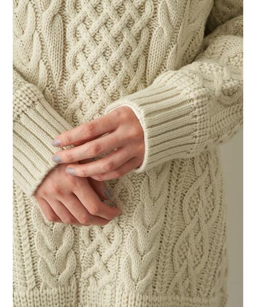 AMERICAN HOLIC（アメリカンホリック）の「チルデン斜めケーブルVネックニットチュニック  ＊〇（ニット/セーター・レディース・ベージュ/グレー/アイボリー/マルチ/ブラック・FREE）」の15枚目の写真