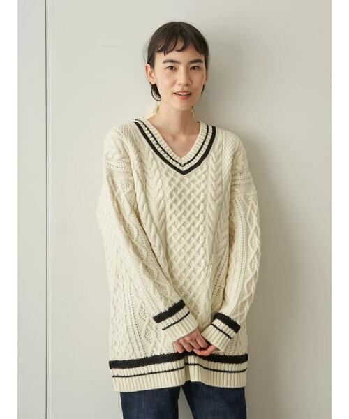 AMERICAN HOLIC（アメリカンホリック）の「チルデン斜めケーブルVネックニットチュニック  ＊〇（ニット/セーター・レディース・ベージュ/グレー/アイボリー/マルチ/ブラック・FREE）」の5枚目の写真