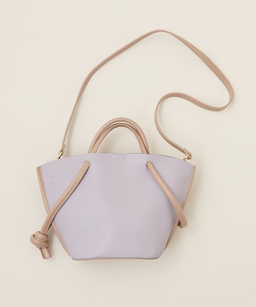 natural couture(ナチュラルクチュール)の「バイカラー台形ミニトートバッグ(ショルダーバッグ・レディース・アイボリー/ブラック/グレイッシュベージュ/ラベンダー・FREE)」の11枚目の写真