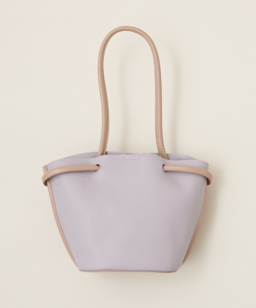 natural couture(ナチュラルクチュール)の「バイカラー台形ミニトートバッグ(ショルダーバッグ・レディース・アイボリー/ブラック/グレイッシュベージュ/ラベンダー・FREE)」の10枚目の写真