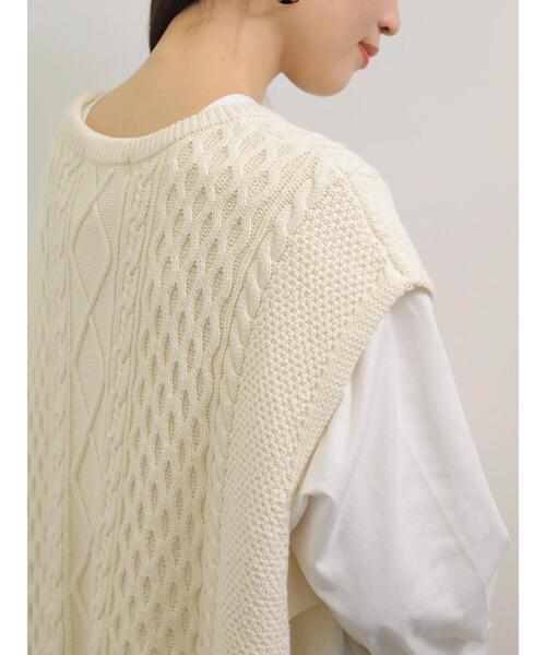 AMERICAN HOLIC（アメリカンホリック）の「ケーブルサイドスリットニットベスト　＊（ベスト・レディース・オフホワイト/モカ・FREE）」の16枚目の写真