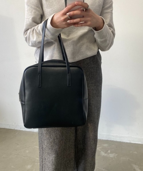 Aunt Marie's（アントマリーズ）の「レザースクエアボストン/AUNT MARIE'S（ボストンバッグ・レディース・ブラック/ベージュ・FREE）」の5枚目の写真