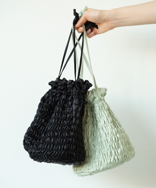flowriri(フロウリリ)の「2WAYシャーリング巾着バッグ / ショルダーバッグ(ショルダーバッグ・レディース・ブラック/ライトグリーン・FREE)」の7枚目の写真