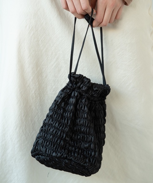 flowriri(フロウリリ)の「2WAYシャーリング巾着バッグ / ショルダーバッグ(ショルダーバッグ・レディース・ブラック/ライトグリーン・FREE)」の11枚目の写真