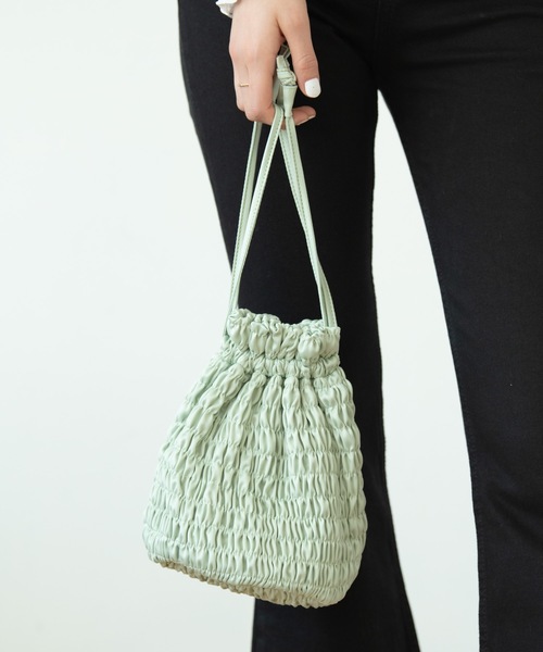 flowriri(フロウリリ)の「2WAYシャーリング巾着バッグ / ショルダーバッグ(ショルダーバッグ・レディース・ブラック/ライトグリーン・FREE)」の13枚目の写真