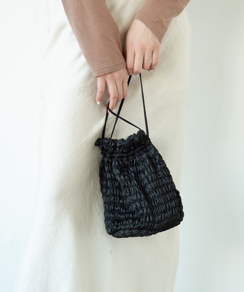 flowriri(フロウリリ)の「2WAYシャーリング巾着バッグ / ショルダーバッグ(ショルダーバッグ・レディース・ブラック/ライトグリーン・FREE)」の14枚目の写真