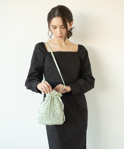 flowriri(フロウリリ)の「2WAYシャーリング巾着バッグ / ショルダーバッグ(ショルダーバッグ・レディース・ブラック/ライトグリーン・FREE)」の12枚目の写真