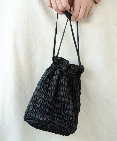 flowriri(フロウリリ)の「2WAYシャーリング巾着バッグ / ショルダーバッグ(ショルダーバッグ・レディース・ブラック/ライトグリーン・FREE)」の17枚目の写真