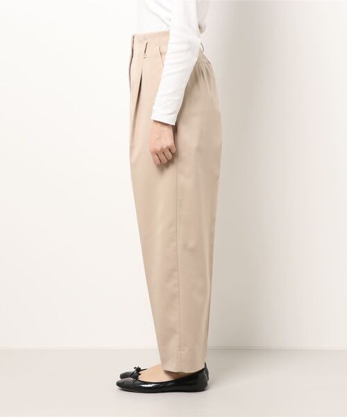 NATURAL BEAUTY BASIC（ナチュラルビューティーベーシック）の「ハイウエストコクーンパンツ（その他パンツ・レディース・ライトグリーン/ブラック/ベージュ・X-SMALL/SMALL/MEDIUM）」の4枚目の写真