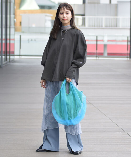 Ray BEAMS(レイビームス)の「HELOYSE / バルーン チュール バッグ S(トートバッグ・レディース・レッド/グリーン・ONE SIZE)」の10枚目の写真