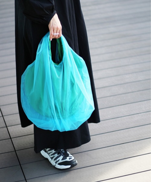 Ray BEAMS(レイビームス)の「HELOYSE / バルーン チュール バッグ S(トートバッグ・レディース・レッド/グリーン・ONE SIZE)」の15枚目の写真