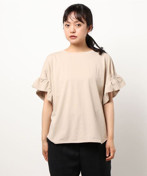 Te chichi TERRASSE(テチチテラス)の「袖フリルプルオーバー(Tシャツ/カットソー・レディース・オフホワイト/ブラック/ベージュ・フリ-)」の3枚目の写真