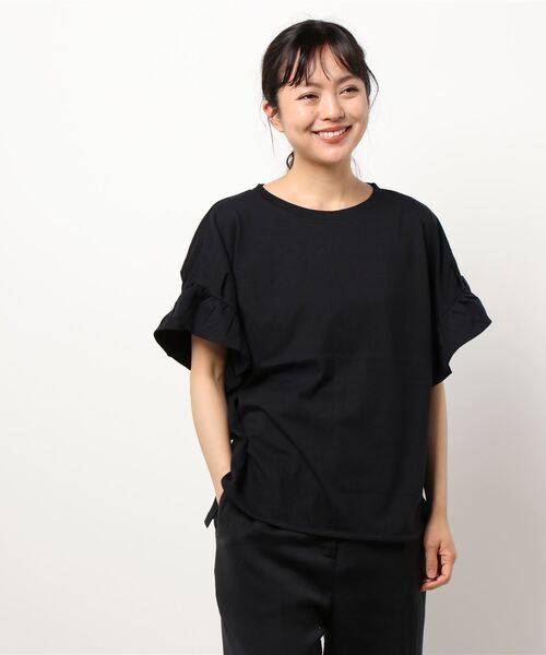 Te chichi TERRASSE(テチチテラス)の「袖フリルプルオーバー(Tシャツ/カットソー・レディース・オフホワイト/ブラック/ベージュ・フリ-)」の2枚目の写真